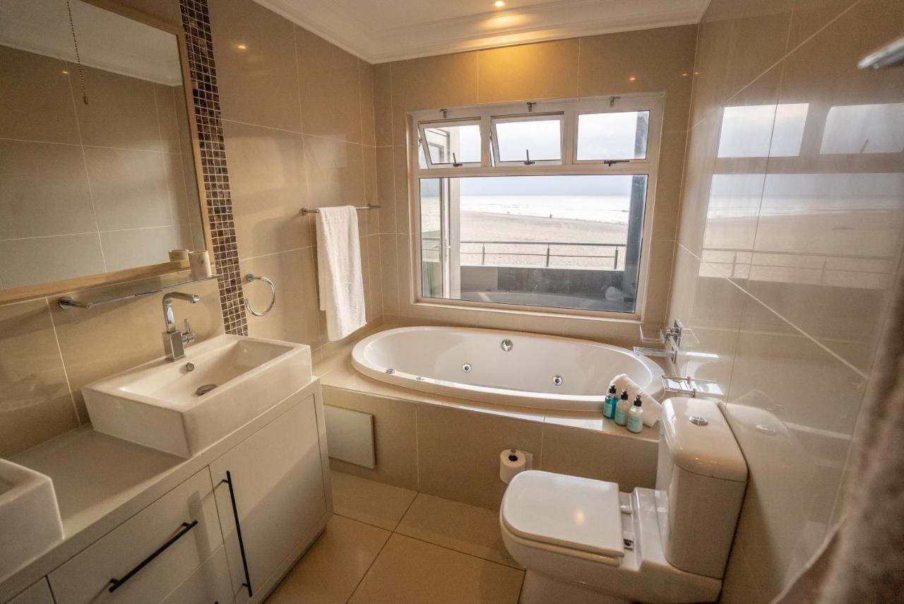 Deja Blue Beachfront Villa, Newly Renovated Langstrand Bagian luar foto